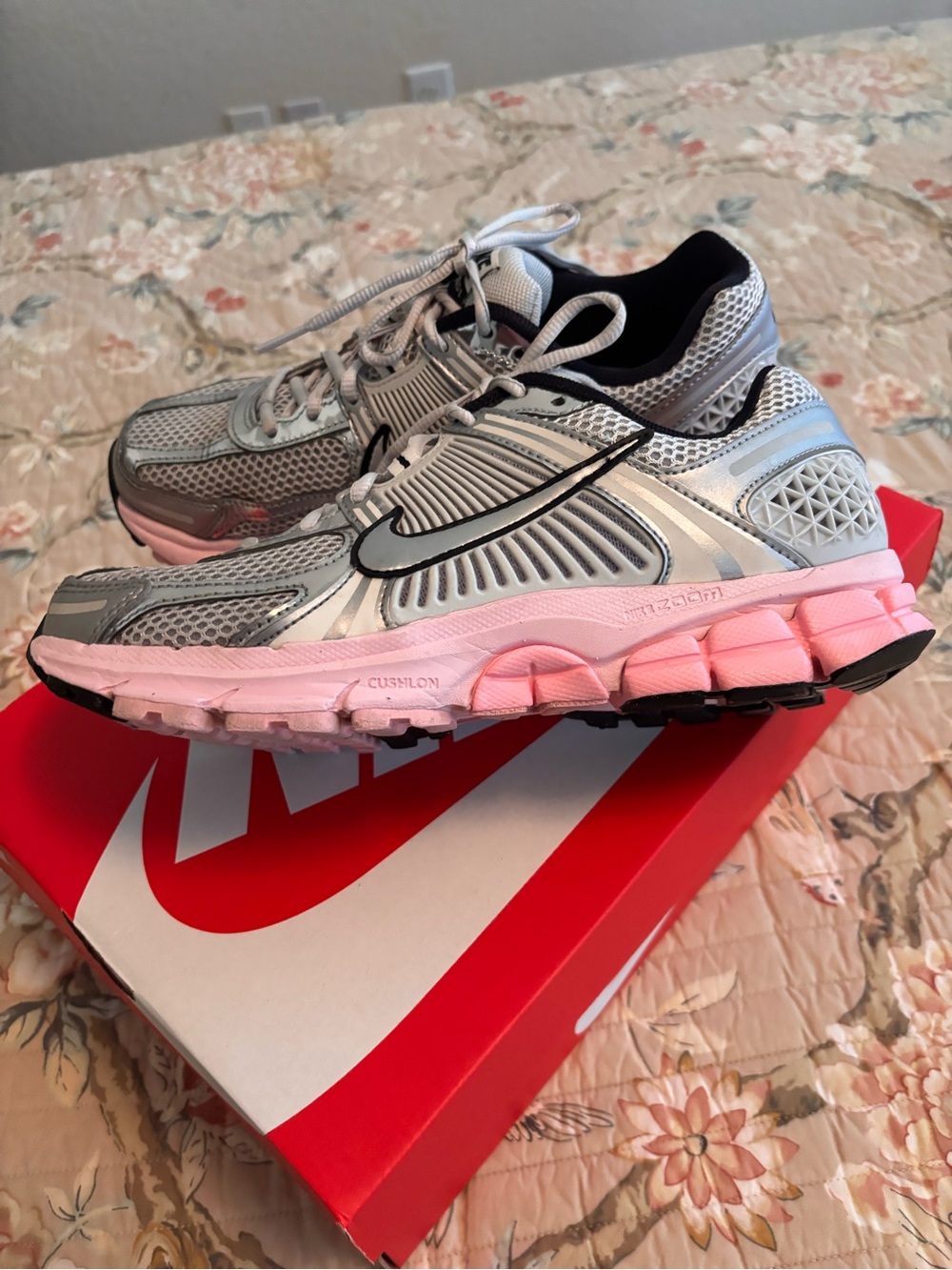 Nike Women’s Athletic Shoes Silver Pink